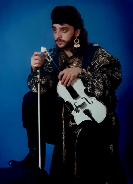 George dressed to play a gyspy jazz set